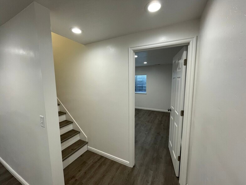 Building Photo - 949 N 400 E