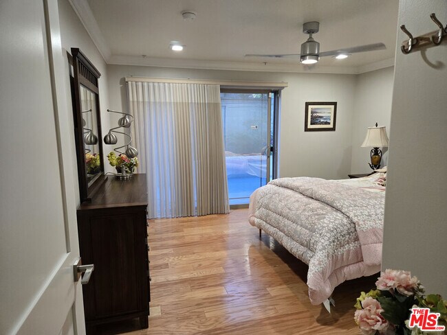 Building Photo - 4733 Elmwood Ave