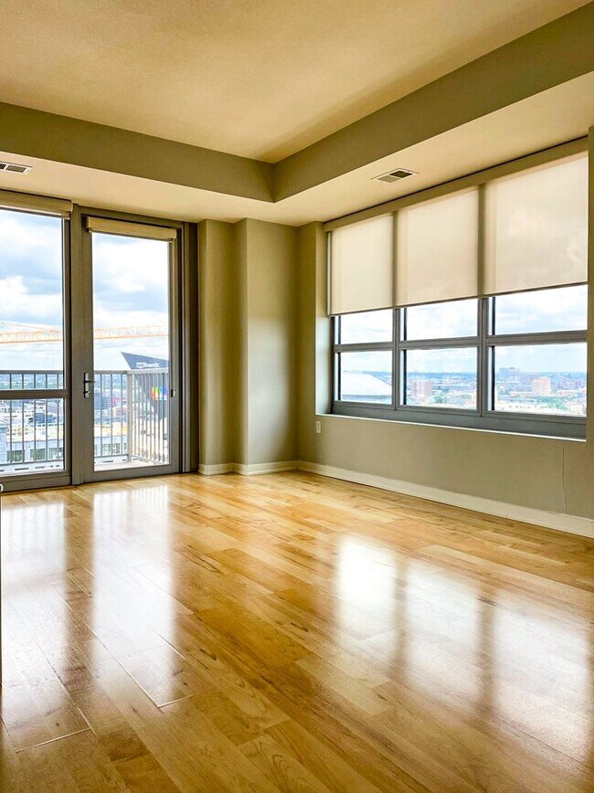 Building Photo - 21st Floor Corner Unit | Downtown Luxury Living w/ Balcony, Parking & Amenities