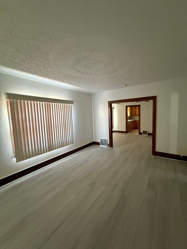 Building Photo - SECTION 8 AND EDEN ACCEPTED! Charming 2-Bedroom Home in the Heart of Akron!!