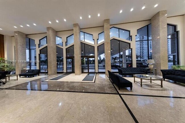 Building Photo - 5601 Collins Ave