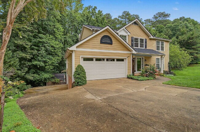Building Photo - Spacious 4-Bed Oasis with Basement in Cary