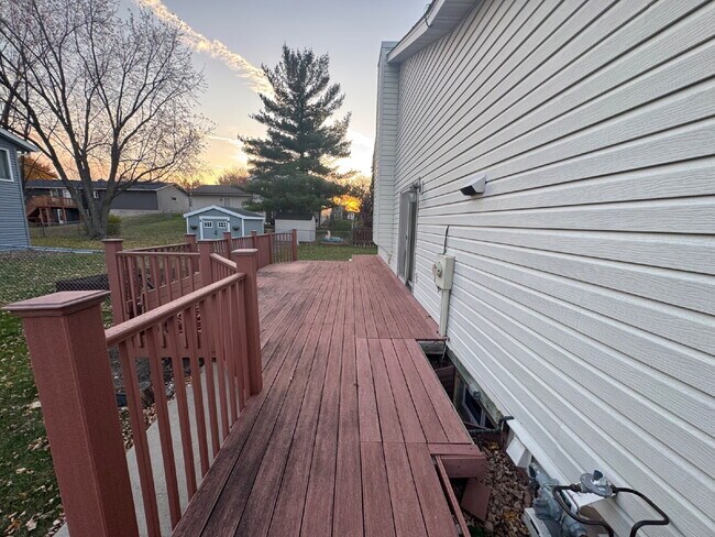 Building Photo - "Charming 4-Bedroom Home with Granite Elegance & Hardwood Warmth in Savage!"