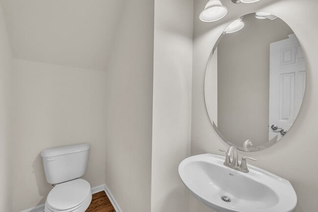 Building Photo - 3 Bedroom Townhome with 2 Car Garage in He...