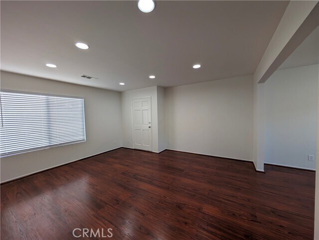 Building Photo - 845 W Olive Ave