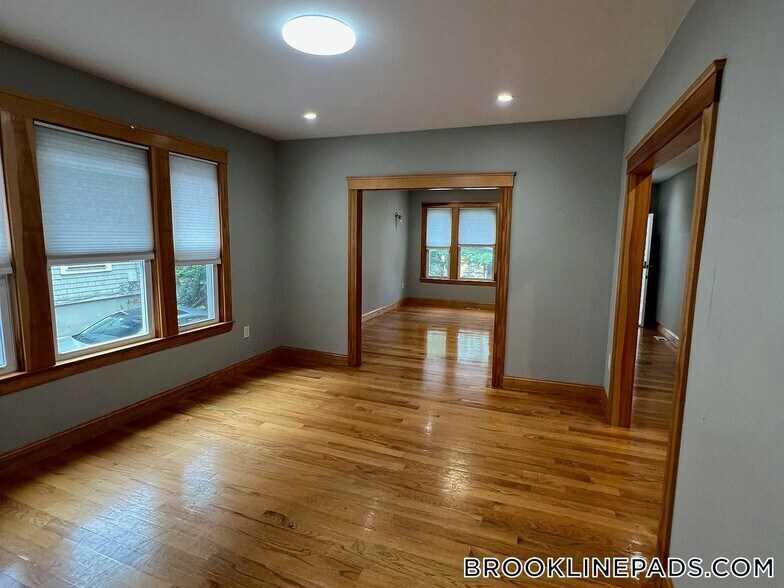 Building Photo - 152 Winchester St