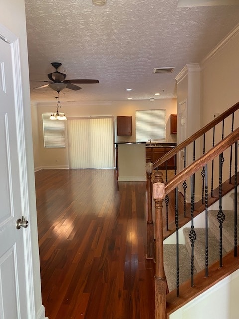 Building Photo - Very Nicely Renovated townhome in the Cony...