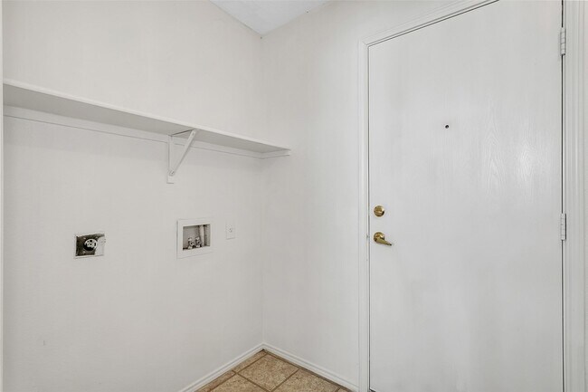 Building Photo - 5224 Royal Burgess Dr