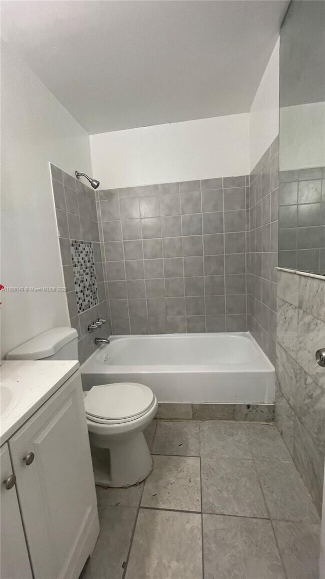 Building Photo - 918 SW 74th Ave