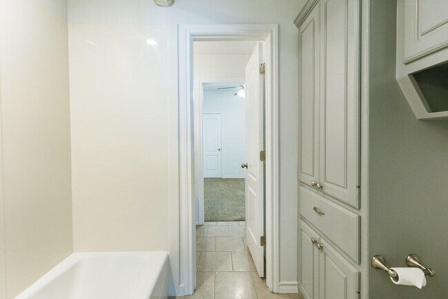 Building Photo - 208 Berkshire Ave