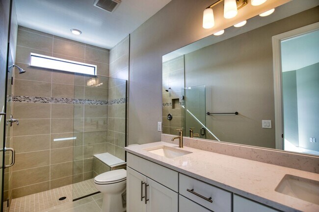 Building Photo - Annual Attached Villa in The Talon Preserve on Palmer Ranch – Minutes from the new Sarasota Memor...