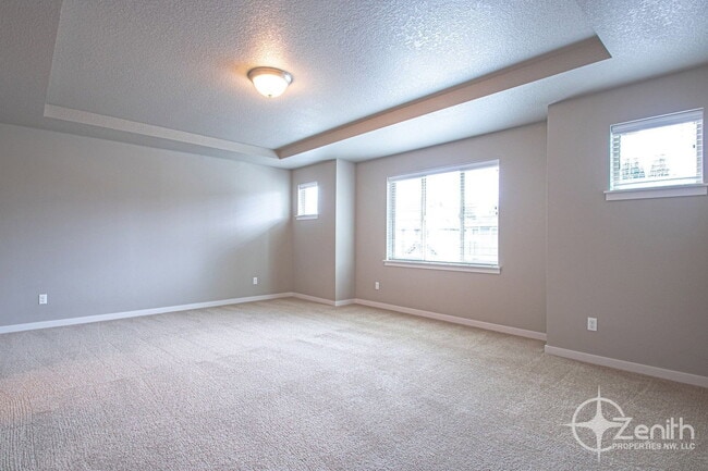 Building Photo - 1308 NE 82nd Dr