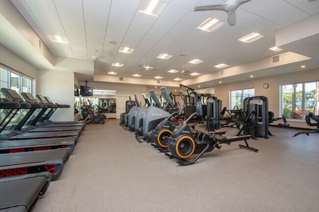 Building Photo - Spacious 5-Bed Retreat with Granite Elegance in Lakewood Ranch