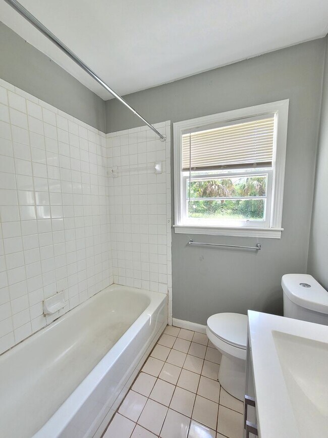 Building Photo - 406 N S St