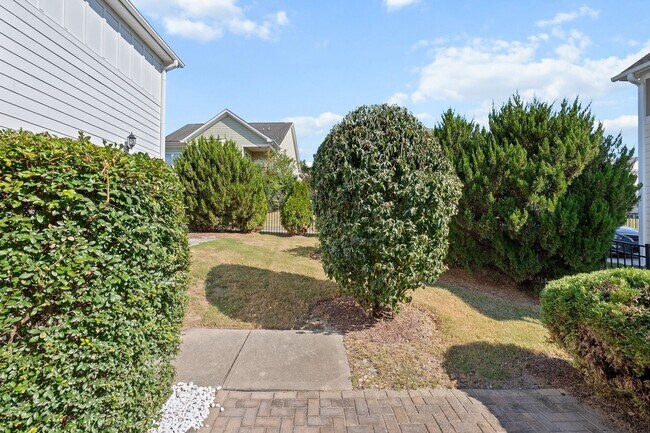 Building Photo - 4 Bedroom Home with Finished Flex Space Ab...