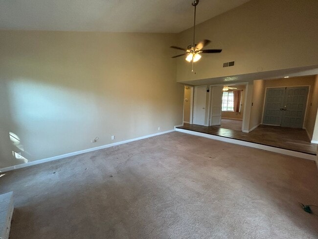 Building Photo - 670 Northwood Dr