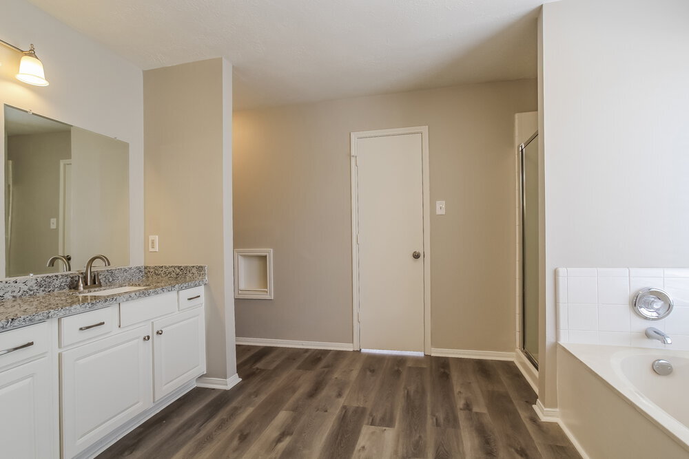 Building Photo - 31518 Kingston Village Dr