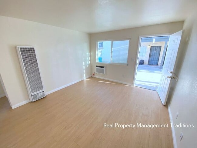 Building Photo - Updated Apt in Rosamond - Military Discount!
