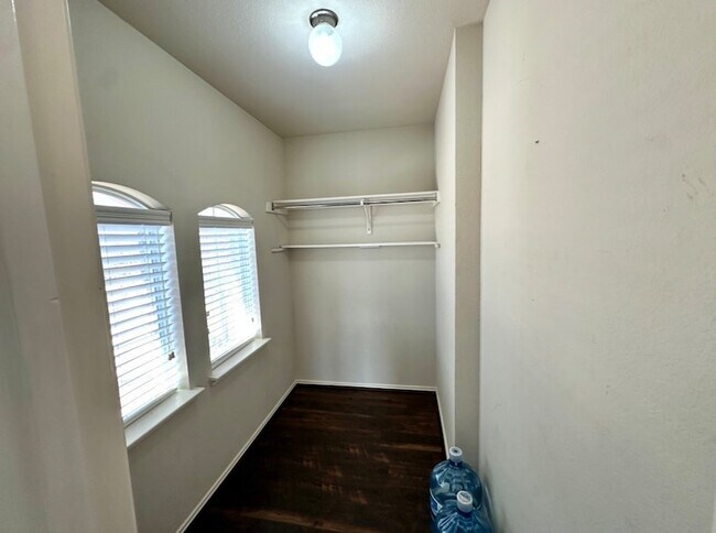 Building Photo - 224 Mulberry Dr