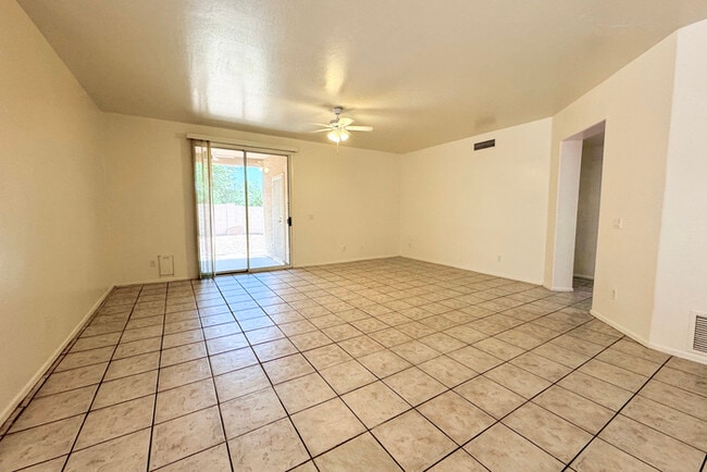 Building Photo - 3Bed/2Bath House at 63rd/Northern Ave! $19...