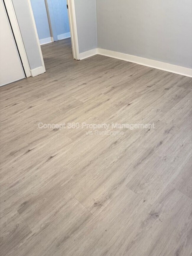 Building Photo - 1834 Cedar Ave