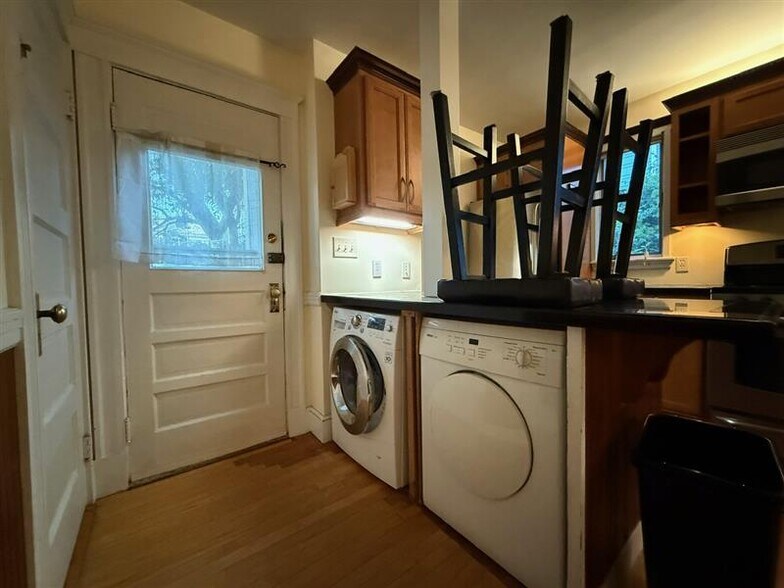 Building Photo - 67 Fairfax St