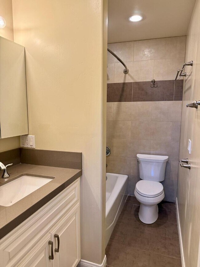 Building Photo - 4169-4171 Illinois St. - Unit A