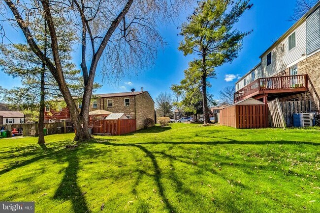 Building Photo - 906 West Side Dr