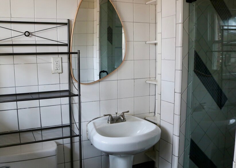 Building Photo - 1027 Woodward Cir SW