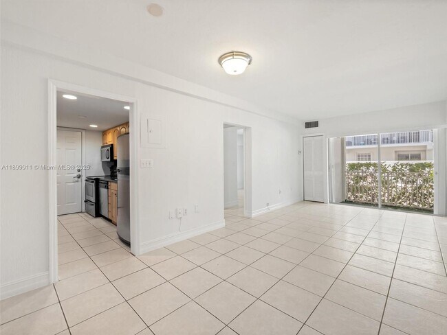 Building Photo - 290 Sunrise Dr