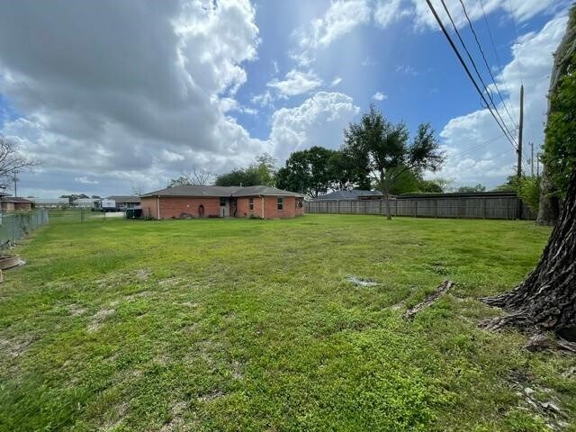 Building Photo - 1805 Wycliffe Dr