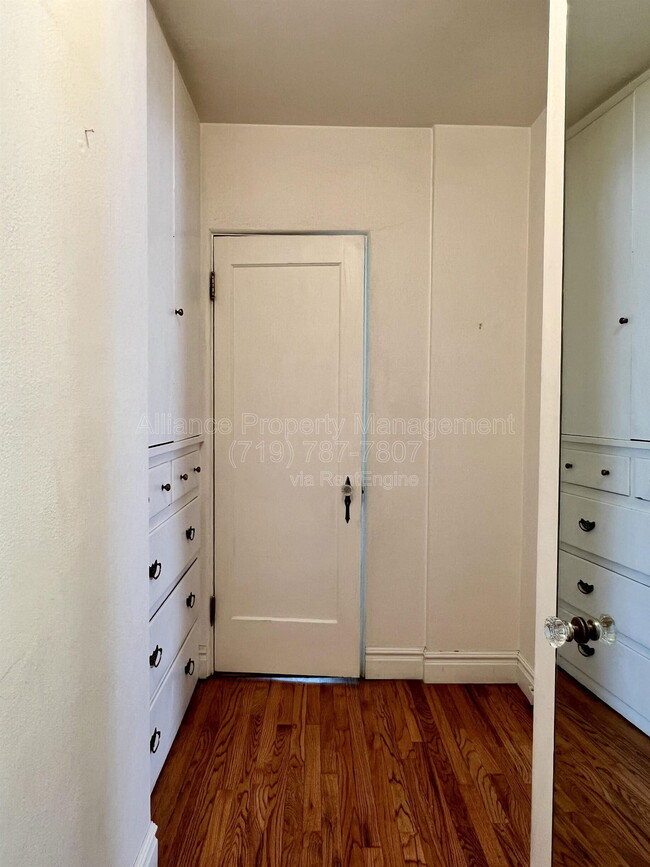 Building Photo - 401 Cheyenne Blvd