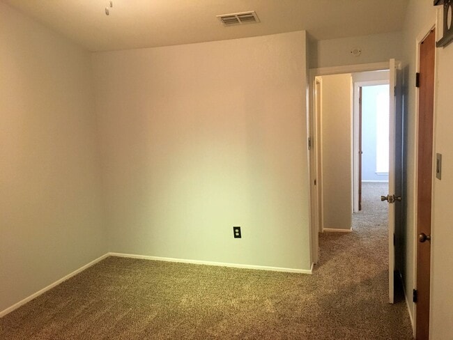 Building Photo - 2924 St Joseph St