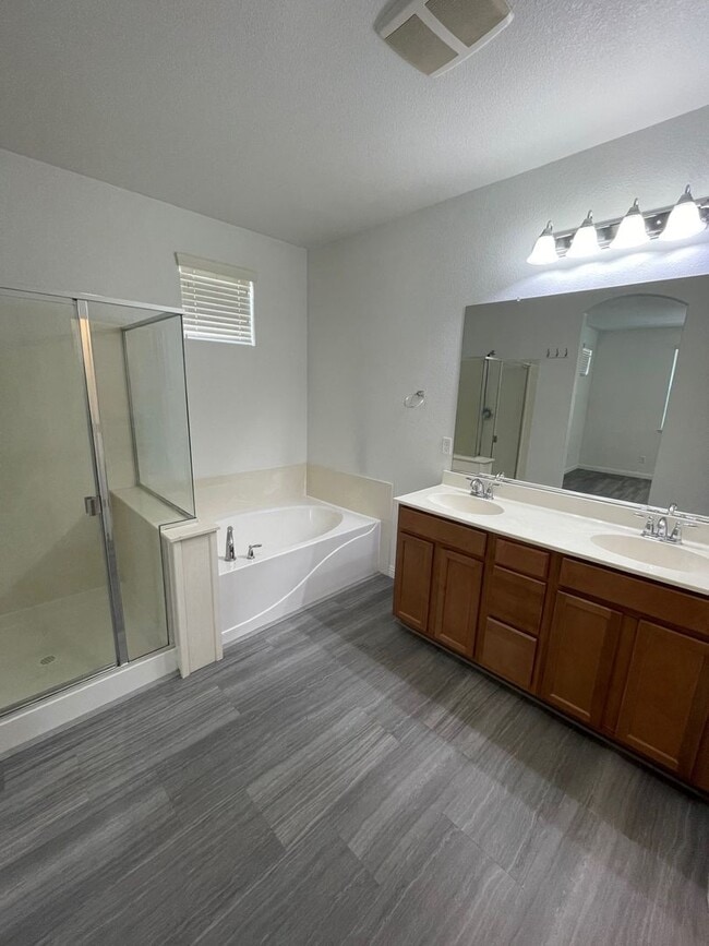 Building Photo - Move-In Ready Damonte Ranch Townhome