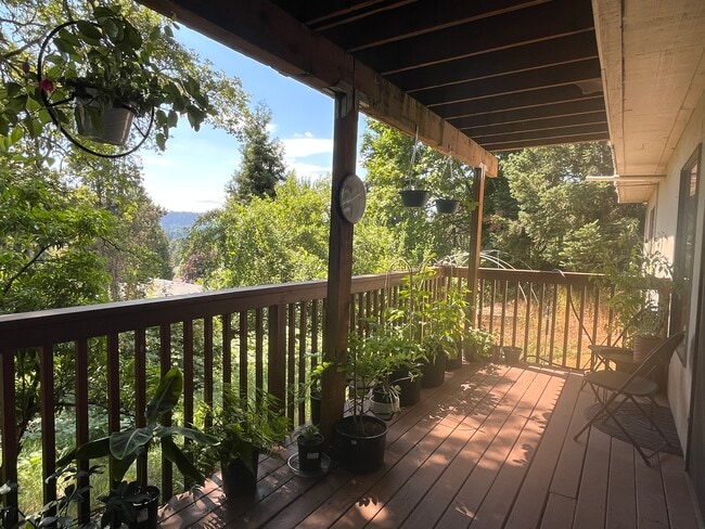 Building Photo - 17221 SE Oatfield Rd