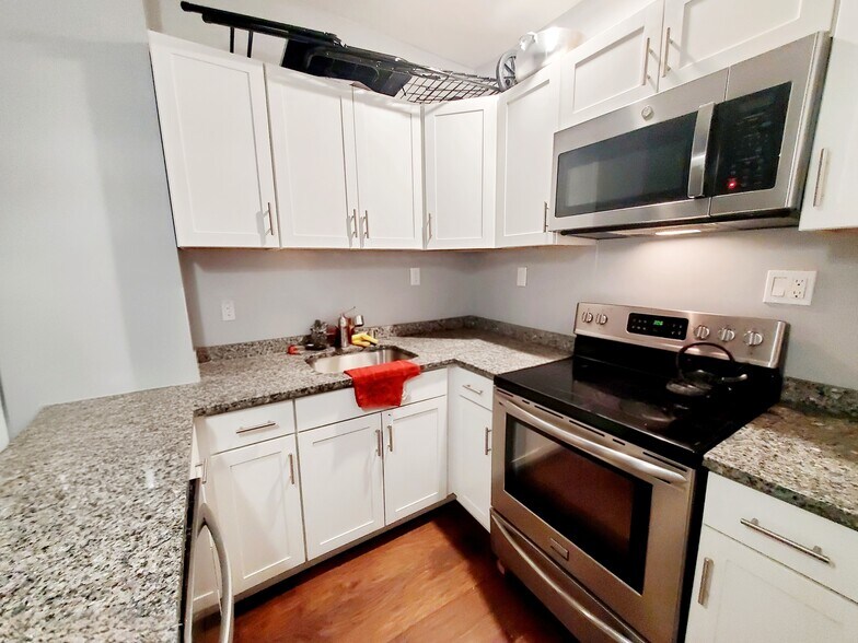 Building Photo - 846 Huntington Ave