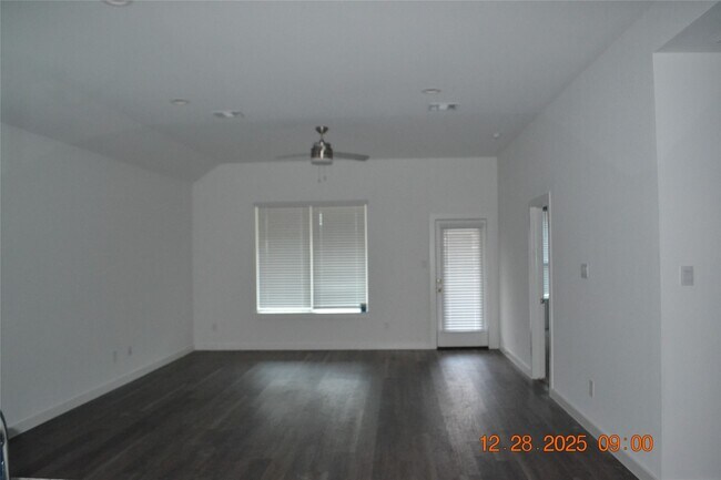 Building Photo - 1613 Sunbend Ln