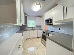 Building Photo - 2920 SW 60th Ct
