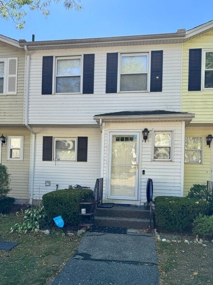 Building Photo - 25 Padanaram Rd