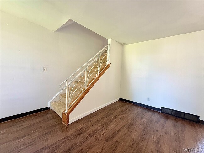 Building Photo - 90 E Summerset Ln