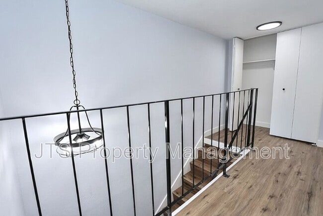 Building Photo - 45 Derow Ct