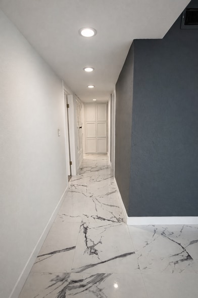 Building Photo - 1605 Common Dr