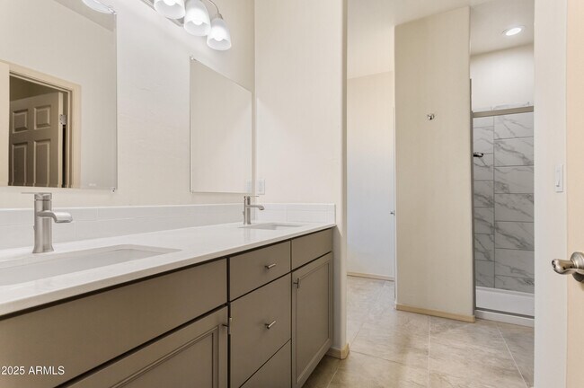 Building Photo - 8373 E Sunwing Ridge Dr