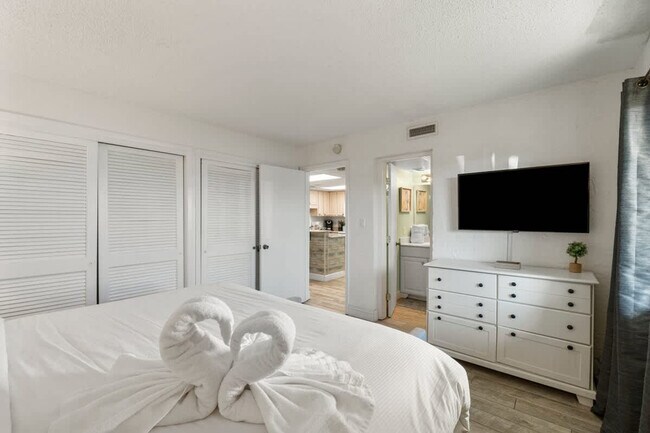 Building Photo - 8727 Thomas Dr