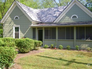 Building Photo - Charming Historic Home – Spacious 2-Bedroo...