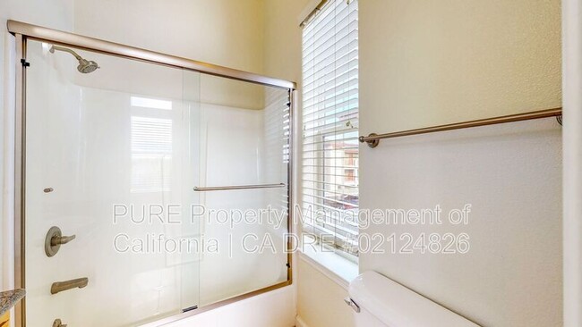 Building Photo - 950 Campoy St