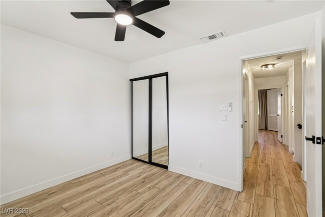 Building Photo - 2414 Paradise Village Way