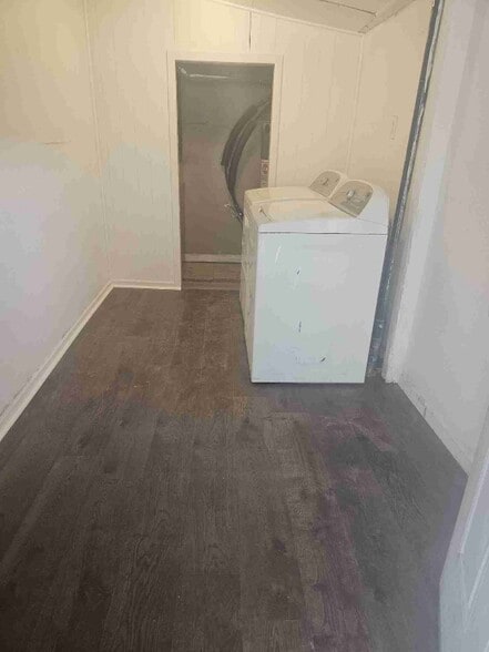 Building Photo - 1714 E 14th St