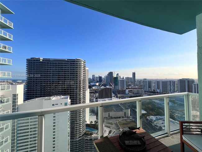 Building Photo - 1900 N Bayshore Dr