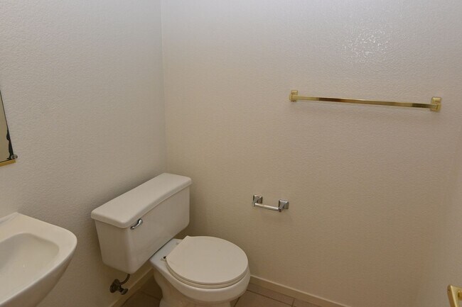 Building Photo - 2 story home, gated community, near Shops ...